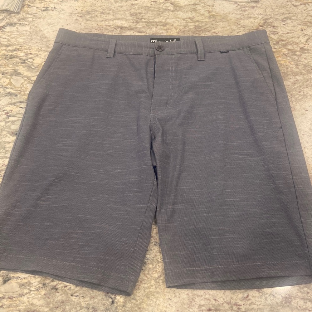 Men’s size 36 Travis Mathew golf shorts